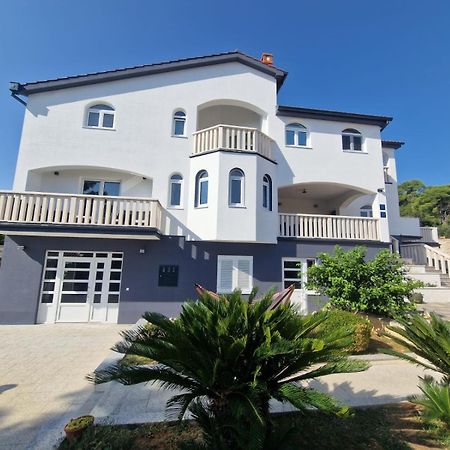 Apartments Villa Lora Kraj  エクステリア 写真