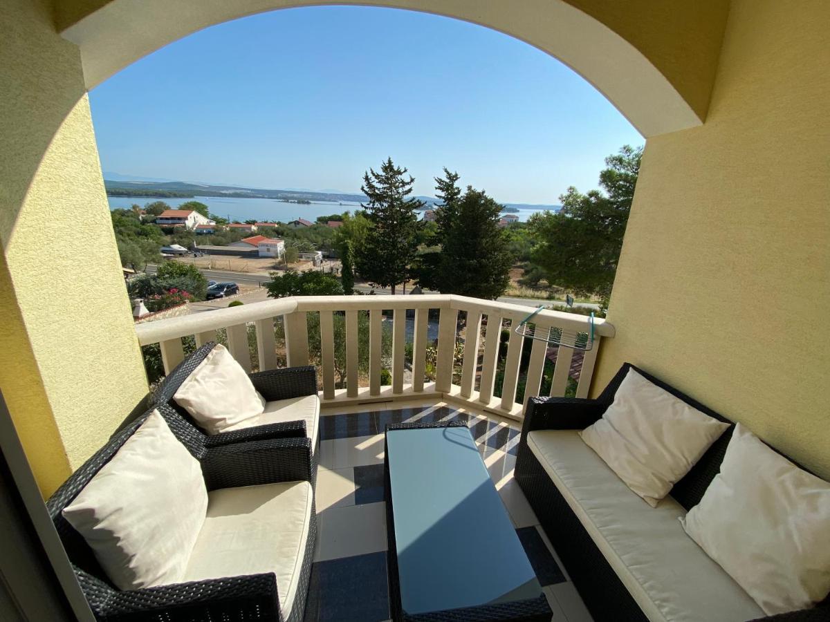 Apartments Villa Lora Kraj  エクステリア 写真