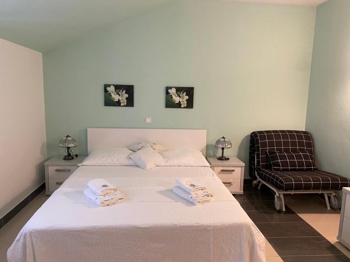Apartments Villa Lora Kraj  エクステリア 写真