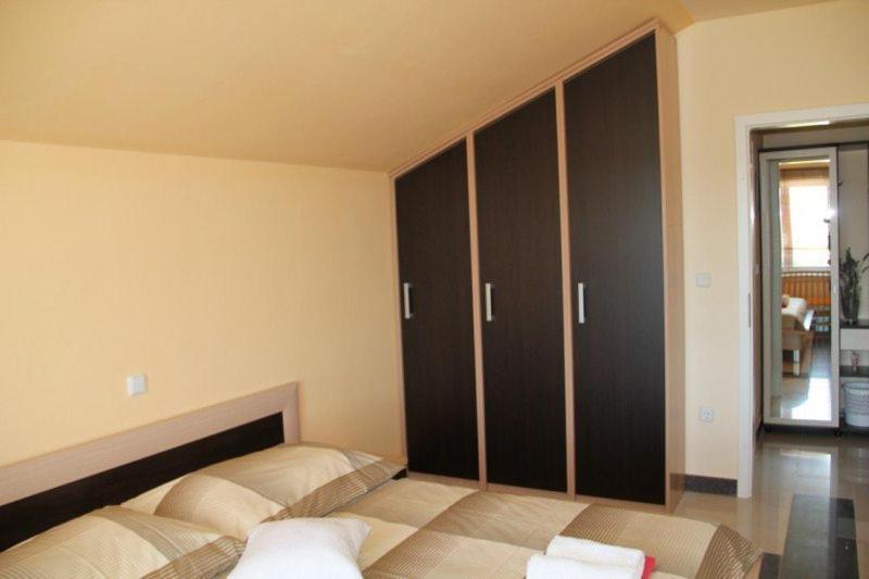 Apartments Villa Lora Kraj  エクステリア 写真