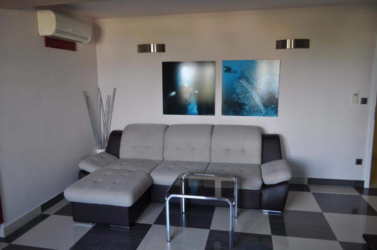 Apartments Villa Lora Kraj  エクステリア 写真